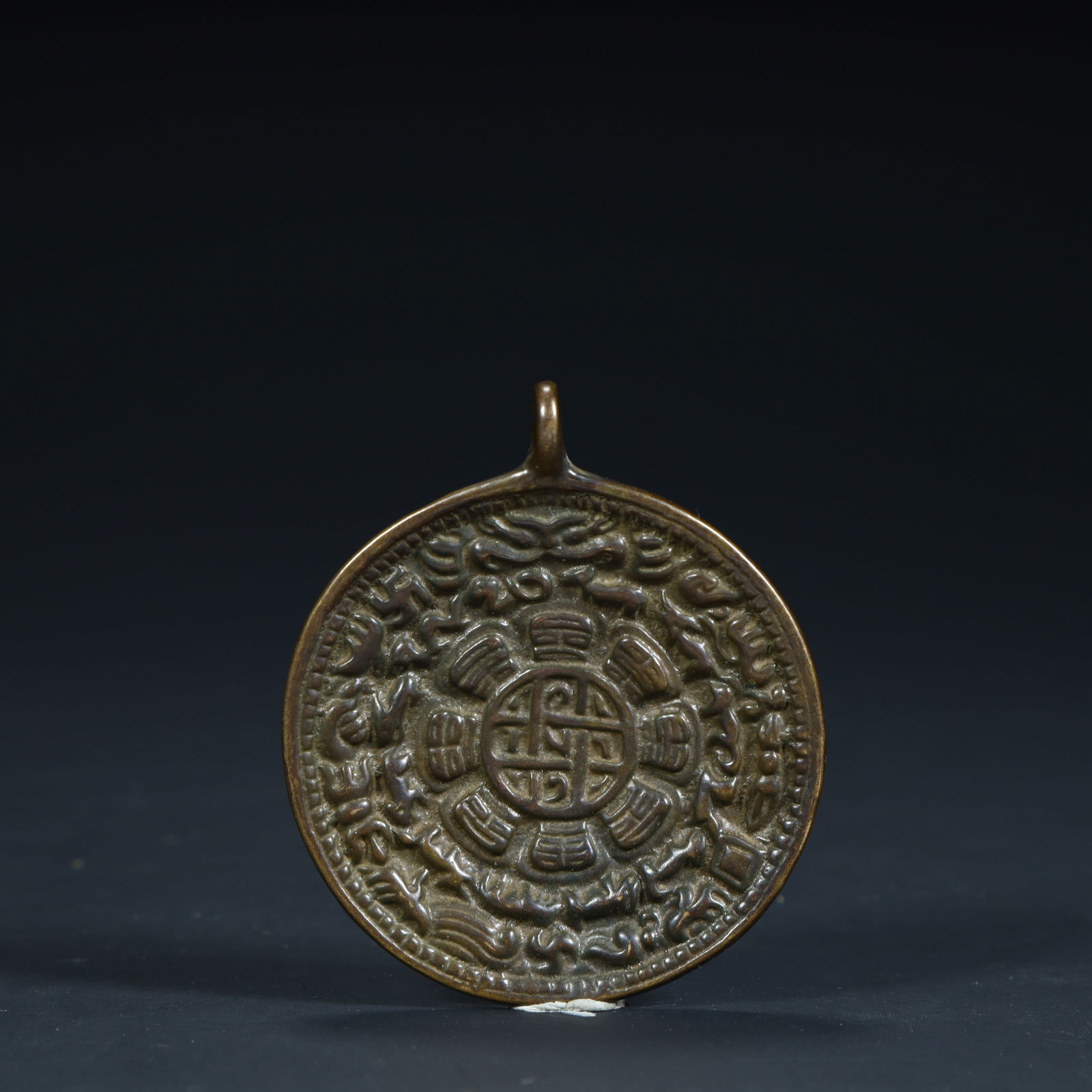 A bronze nine-palace gossip card from the Qing Dynasty: The bronze Nine Palaces Bagua card of the Qing Dynasty Size:L: 6cmW:5cmW:31.3g (The Dimensions Of All Batches Are Manually Measured.If You Need More Detailed Information, Please Contact Our Customer S