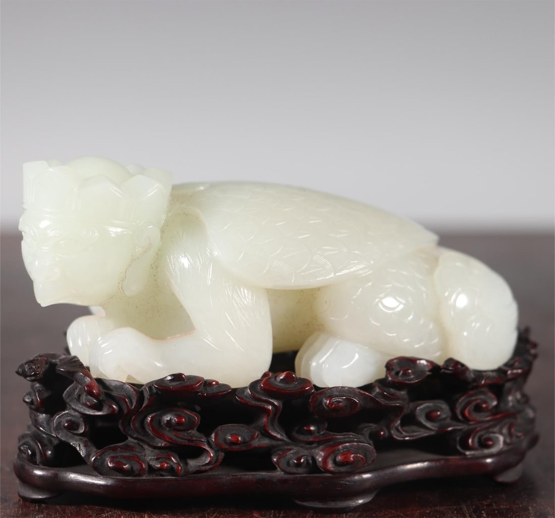 A beautiful Hetian jade thunder zhenzi study ornament: Exquisite Hetian jade thunder zhenzi study ornaments Size:12x7.7x7.5cmW:504g (The Dimensions Of All Batches Are Manually Measured.If You Need More Detailed Information, Please Contact Our Customer Ser