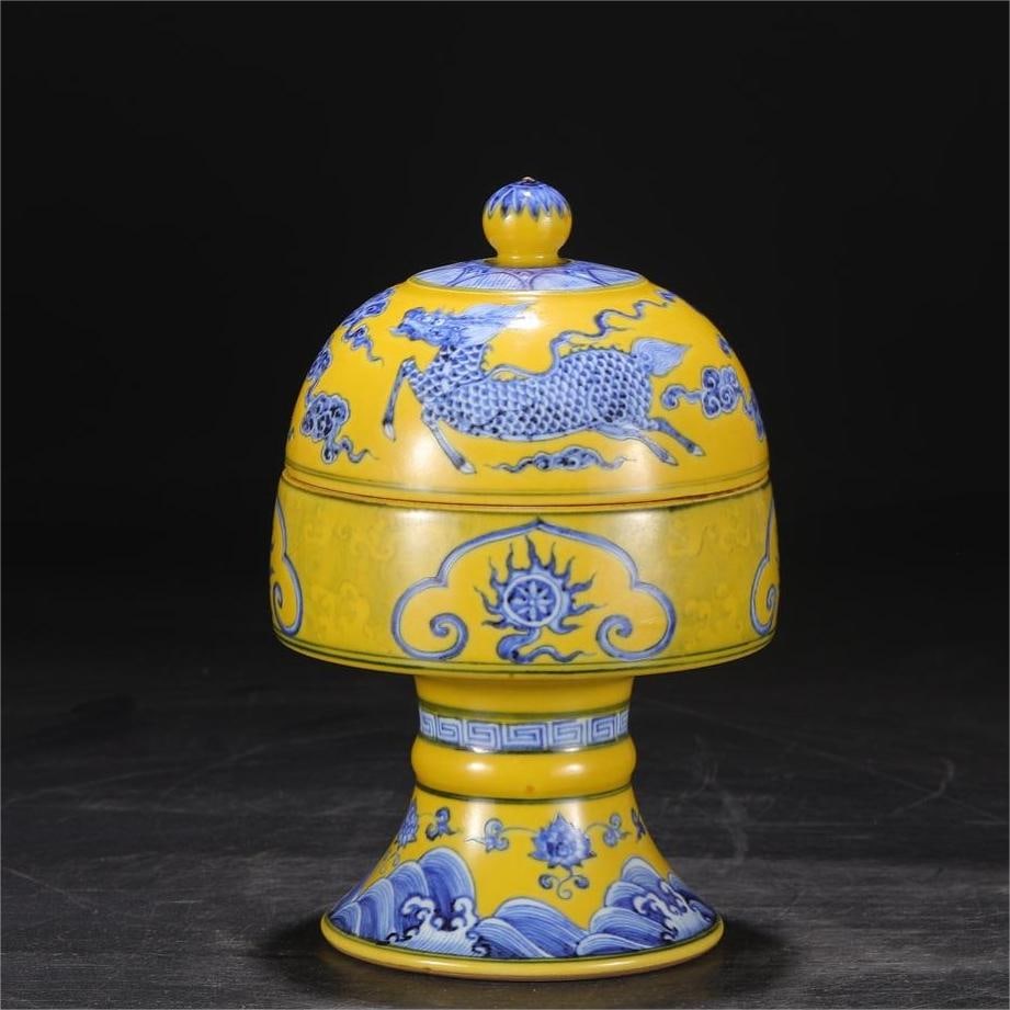 A yellow blue and white sea monster lid jar made in the Yongle year of the Ming Dynasty (1 of 9)
