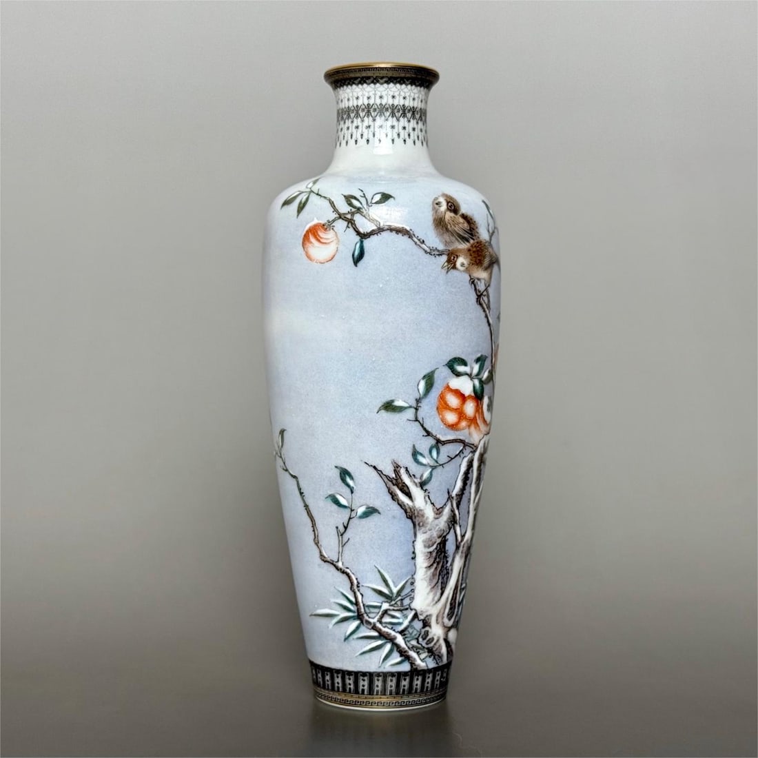 A Guanyin vase made in the Qianlong era of the Qing Dynasty with a gold pattern on the edge of the (1 of 9)