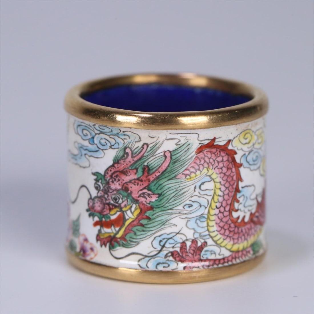 A beautiful copper tire painting enamel dragon pattern finger: Exquisite copper tire painting enamel dragon pattern finger Size:lnsidediameter:2.4cmH:2.5cmW:0.029kg (The Dimensions Of All Batches Are Manually Measured.If You Need More Detailed