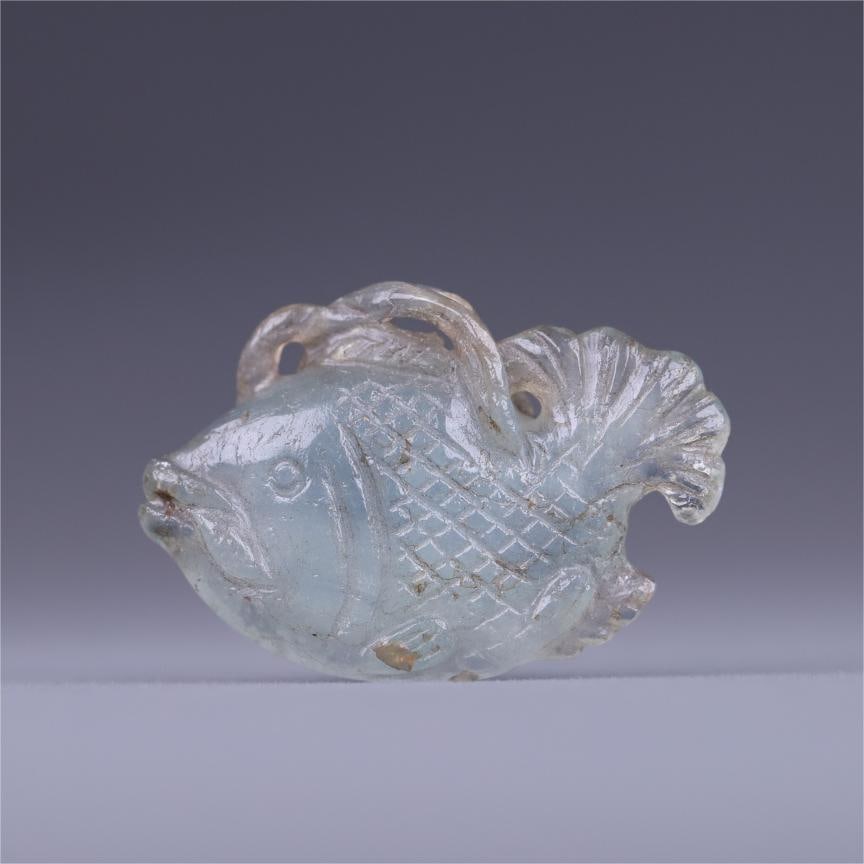 An old aquamarine from the Qing Dynasty has more than a pendant pendant every year: The old aquamarine of the Qing Dynasty has more than pendant pendants every year Size:H:2.83.50.95cmW:0.0068kg (The Dimensions Of All Batches Are Manually Measured.If You Need More