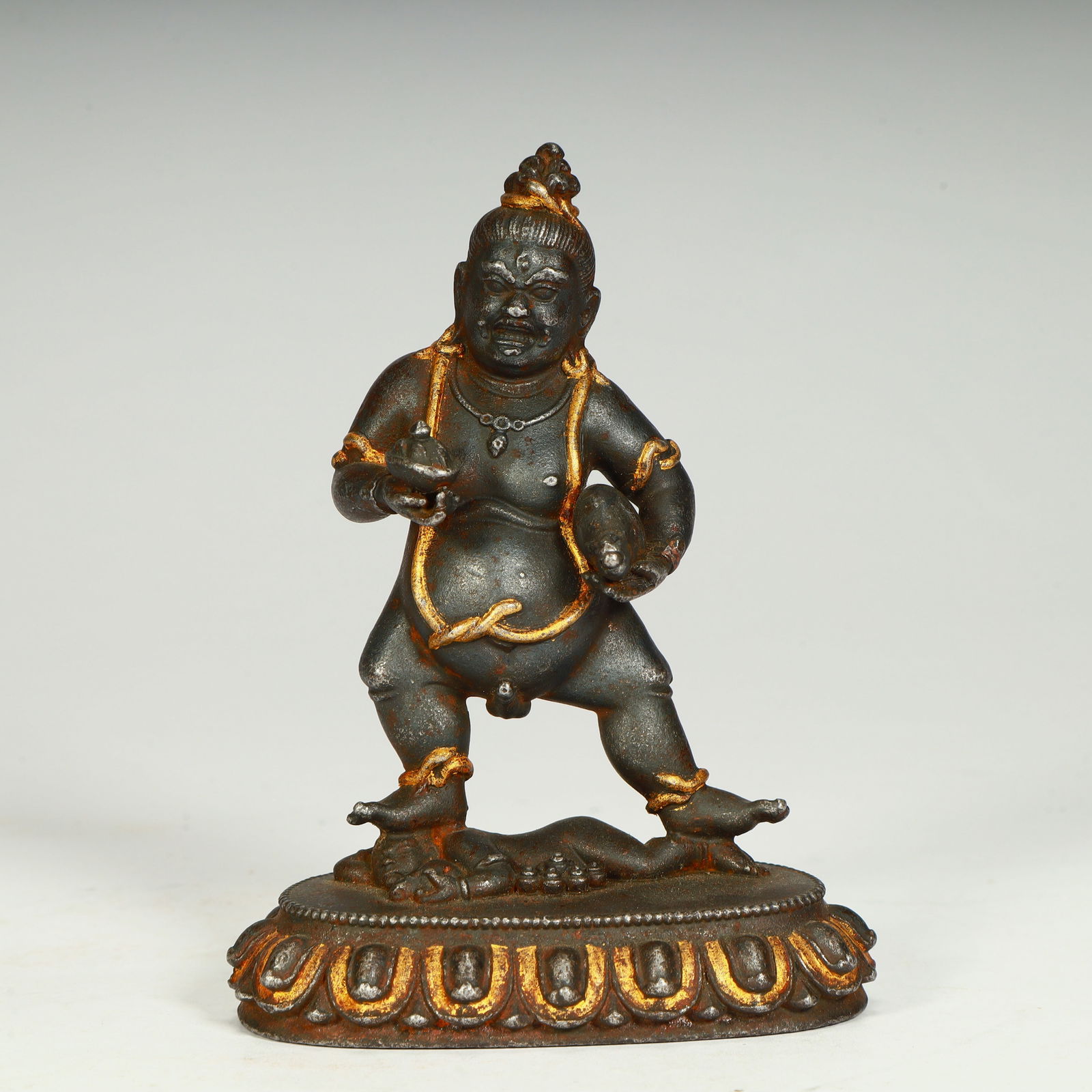 A statue of the Ming Dynasty iron tire painted with gold and yellow God of Wealth (1 of 10)