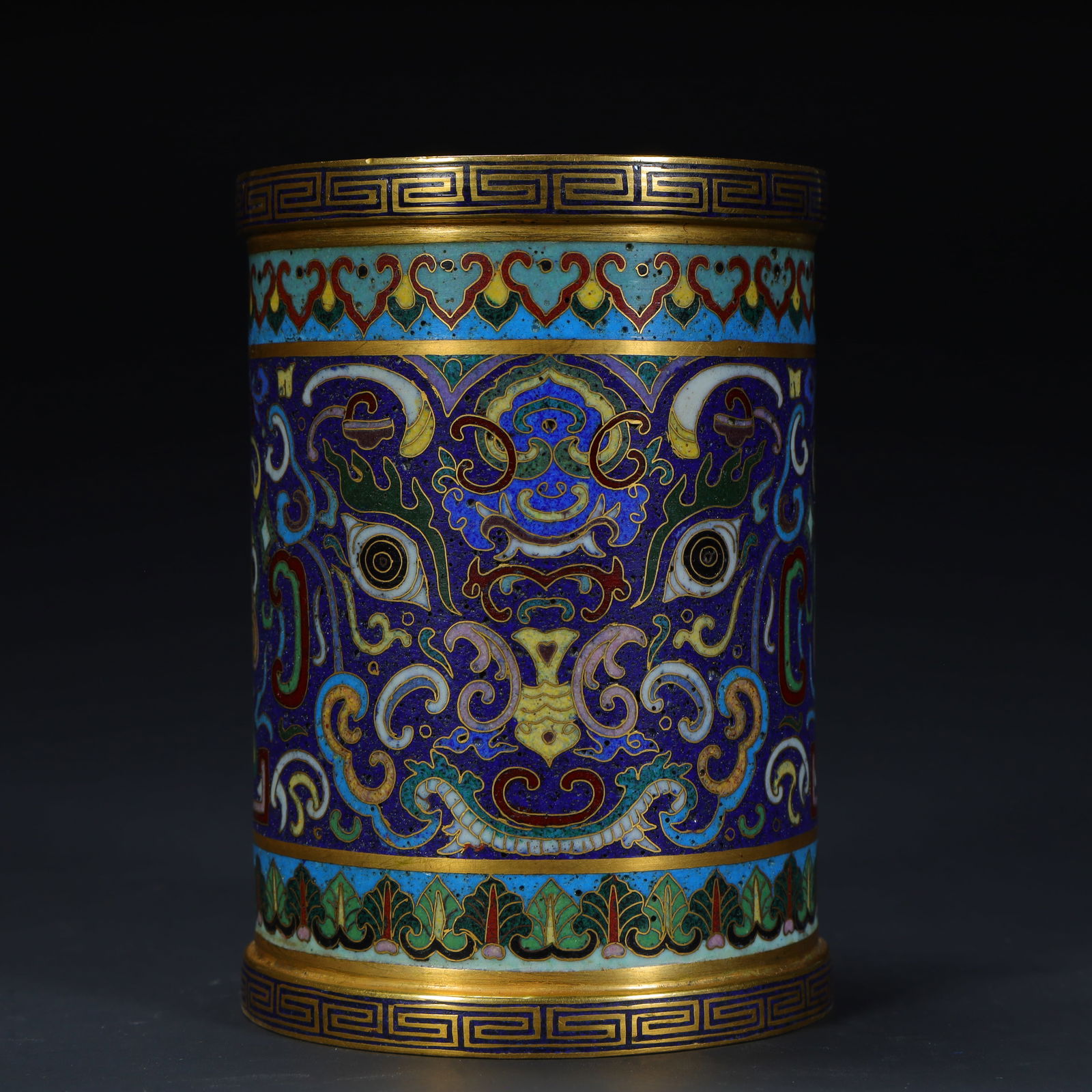 A Qianlong period copper tire cloisonné enamel animal face pattern pen holder in the Qianlong: Qing Dynasty Qianlong period copper tire cloisonné enamel animal face pattern pen holder Size:H:11.5cmL: 8cmW:8cmW:489g (The Dimensions Of All Batches Are Manually Measured.If You Need More Detailed