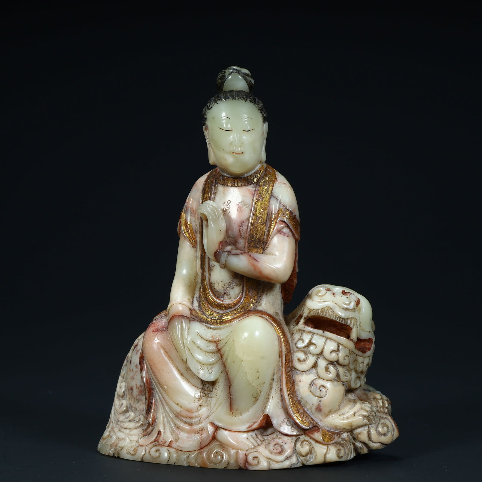 A seated statue of Manjushri Bodhisattva painted in gold on Shoushan stone in the Qing Dynasty: Qing Dynasty Shoushan stone gilded Manjushri Bodhisattva seated statue Size:H:12.5cmL: 10cmW:5cmW:536g (The Dimensions Of All Batches Are Manually Measured.If You Need More Detailed Information, Pleas