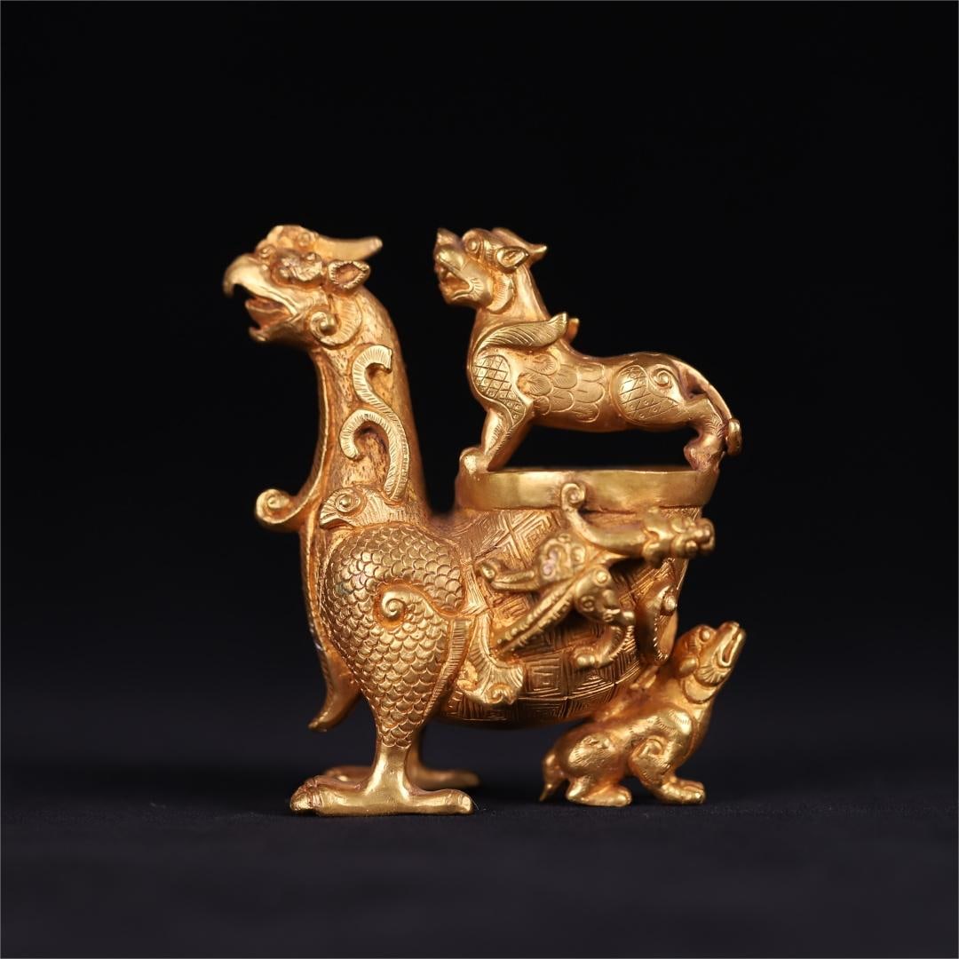 A copper-gilt beast cup of the Tang Dynasty: The copper gilt beast cup of the Tang Dynasty Size:H:9.17.95.3cmW:0.5359kg (The Dimensions Of All Batches Are Manually Measured.If You Need More Detailed Information, Please Contact Our Customer Servi