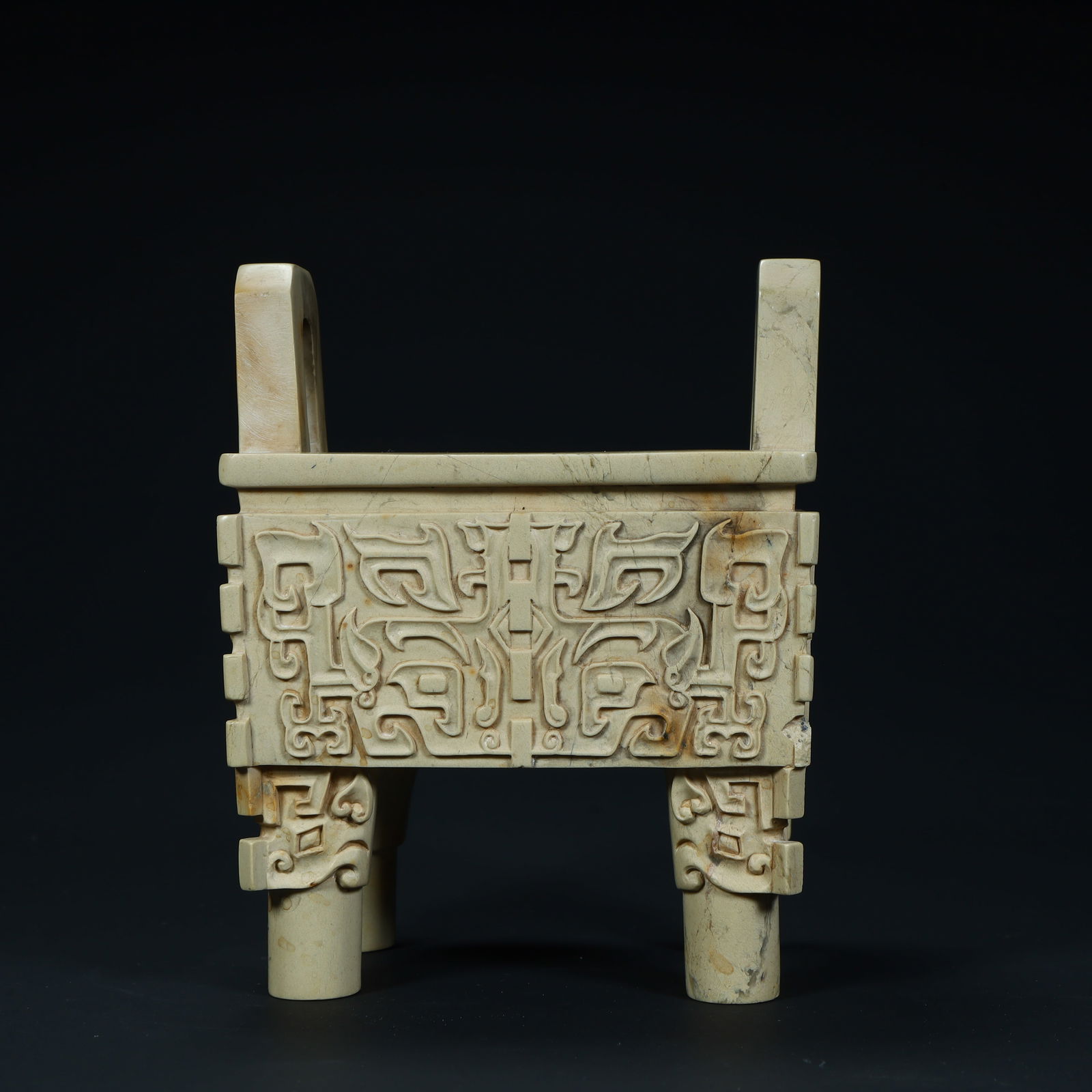 An imitation bronze jade tripod in the style of the Western Zhou Dynasty: Western Zhou style imitation bronze jade tripod Size:H:12.5cmL: 10cmW:7cmW:667g (The Dimensions Of All Batches Are Manually Measured.If You Need More Detailed Information, Please Contact Our Customer