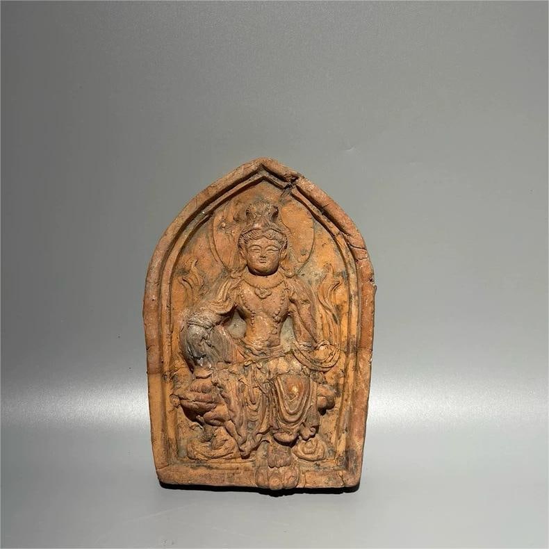 A beautiful Buddha statue ornament (1 of 4)