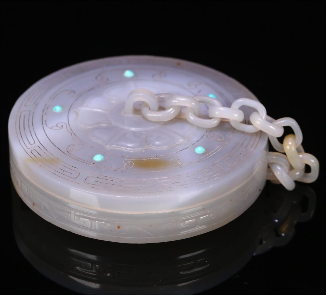 A piece of natural agate from the Qing Dynasty with a silver silk petal pattern one-piece lid box: Qing Dynasty natural agate wrong silver silk lotus petal pattern one-piece lid box Size:11x4cmW:0.3115kg (The Dimensions Of All Batches Are Manually Measured.If You Need More Detailed Information, Ple