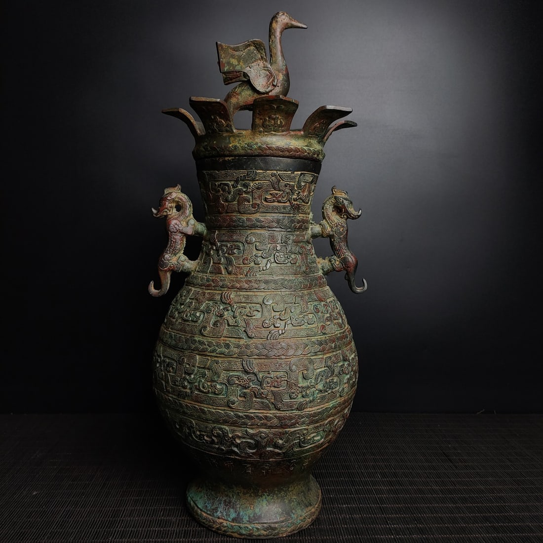 A pair of bronze standing bird dragon pattern round vases from the Warring States period: The bronze standing bird dragon pattern round vase of the Warring States period Size:H:38cmW:18cmW:3.500kg (The Dimensions Of All Batches Are Manually Measured.If You Need More Detailed Information, P