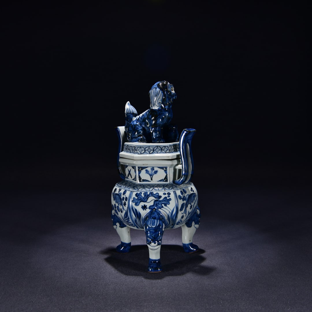 A broccoli fish and algae pattern animal button incense burner from the Yuan Dynasty (1 of 8)