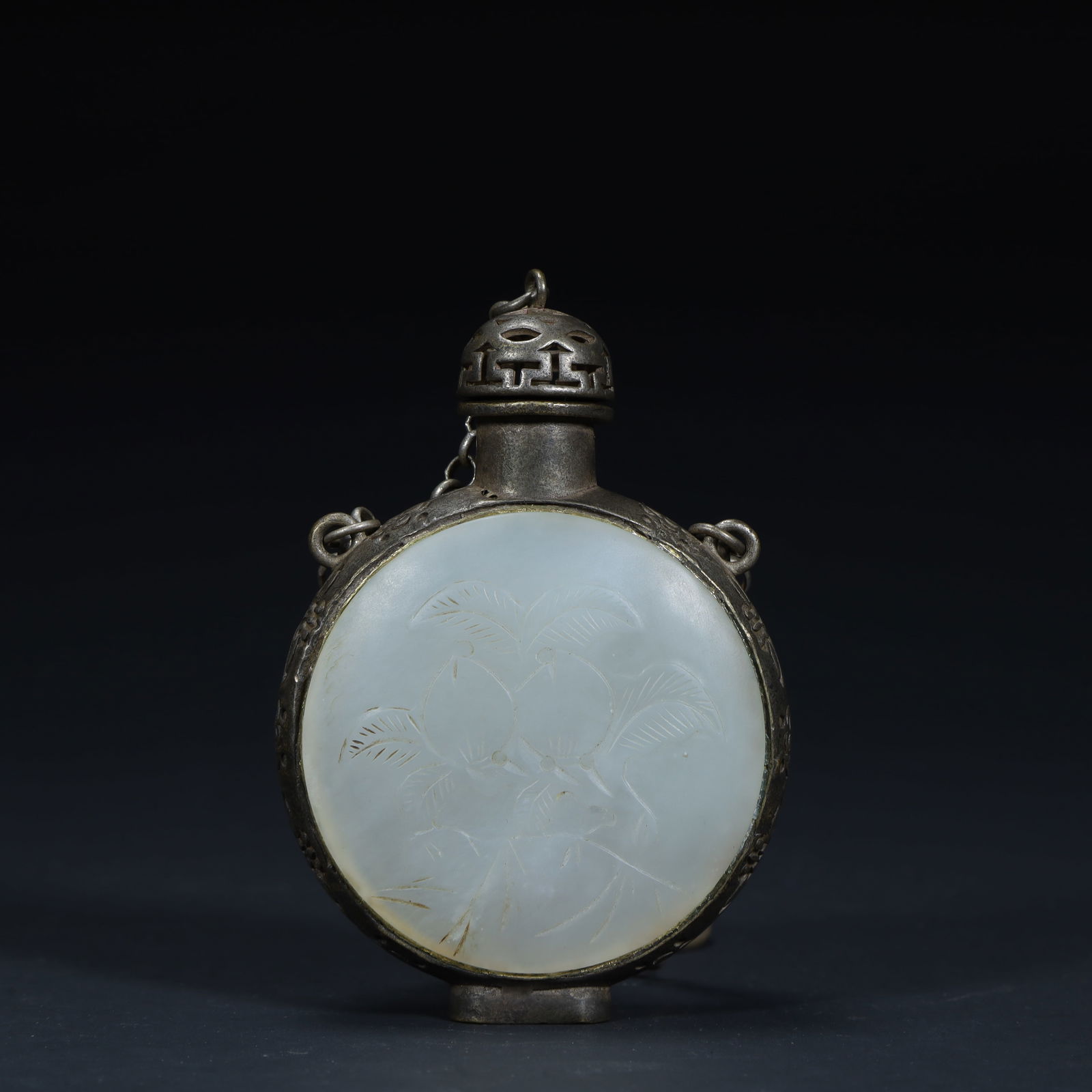 A Qing Dynasty silver-inlaid Hetian jade sachet: Qing Dynasty silver-inlaid Hetian jade sachet Size:H:8.8cmL: 5.5cmW:2.3cmW:100.8g (The Dimensions Of All Batches Are Manually Measured.If You Need More Detailed Information, Please Contact Our Custome