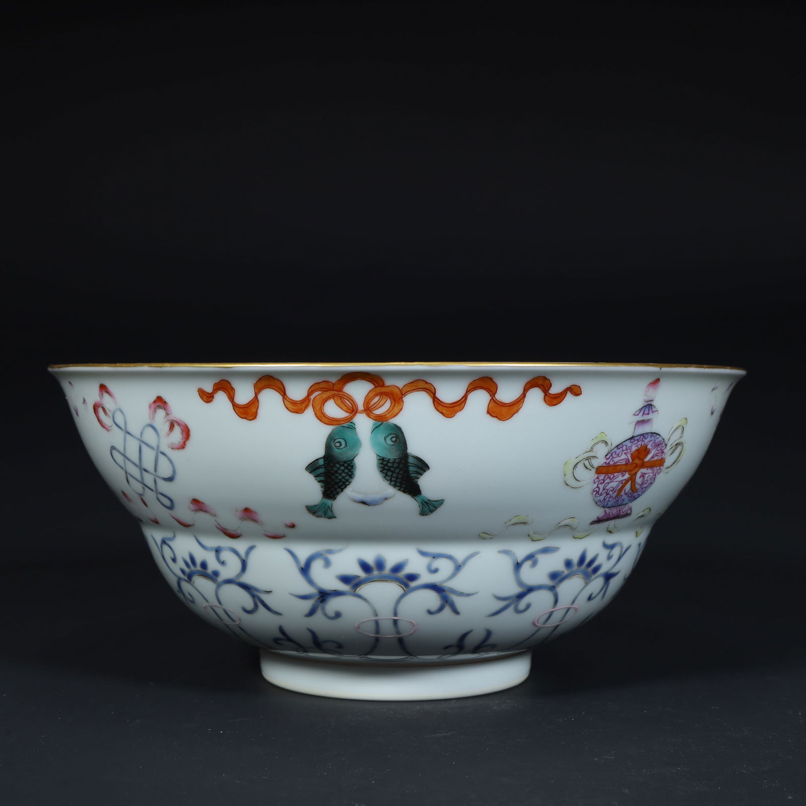 A Qing Dynasty blue and white plus pastel eight auspicious pattern folding waist bowl: Qing Dynasty blue and white plus pastel eight auspicious pattern folding waist bowl Size:H:9.5cmL: 21cmW:21cmW:556g (The Dimensions Of All Batches Are Manually Measured.If You Need More Detailed Infor