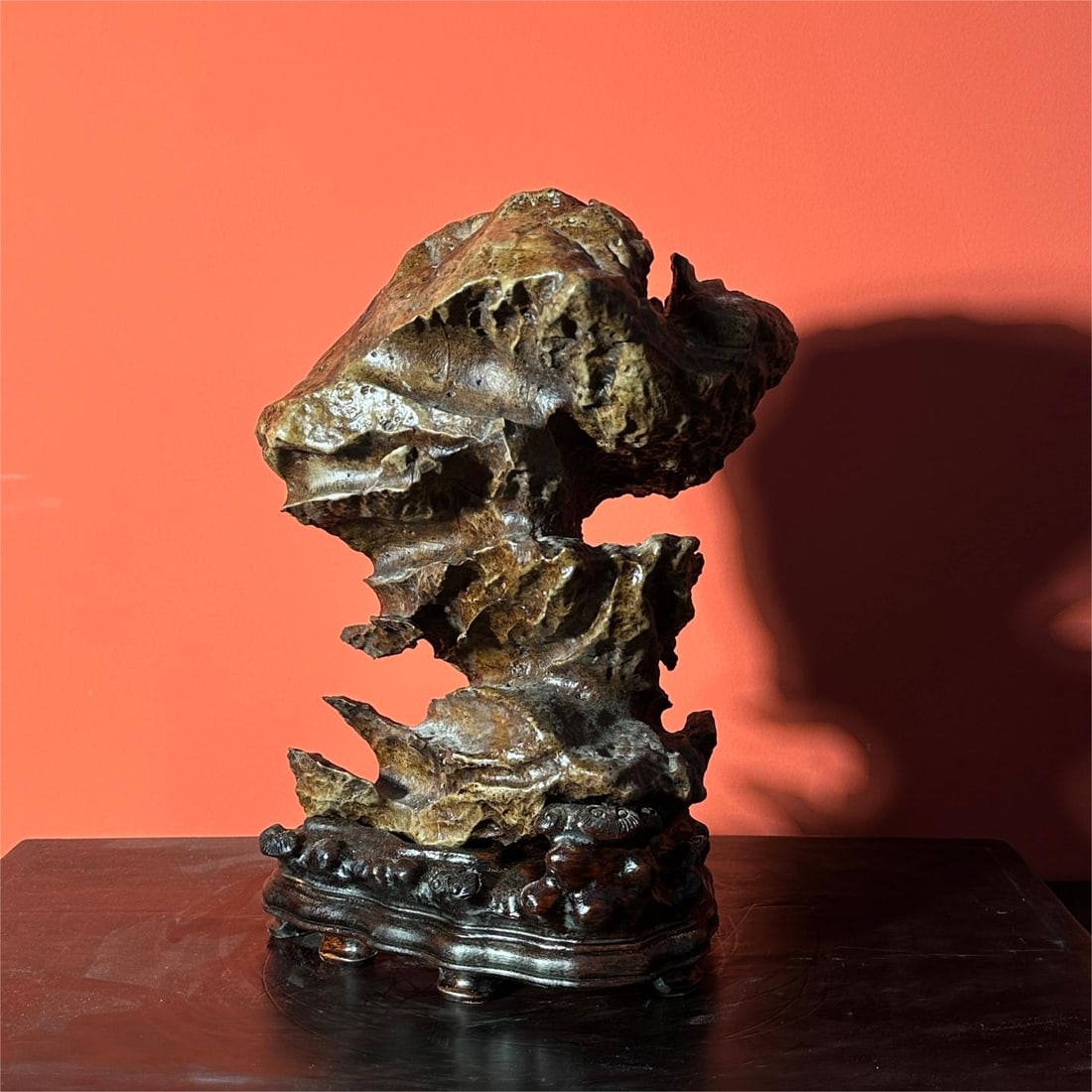 A beautiful Taihu Lake stone ornament: Exquisite Taihu Lake stone ornaments Size:H:34cmW:24cmT:16cm (The Dimensions Of All Batches Are Manually Measured.If You Need More Detailed Information, Please Contact Our Customer Service Before Bidd