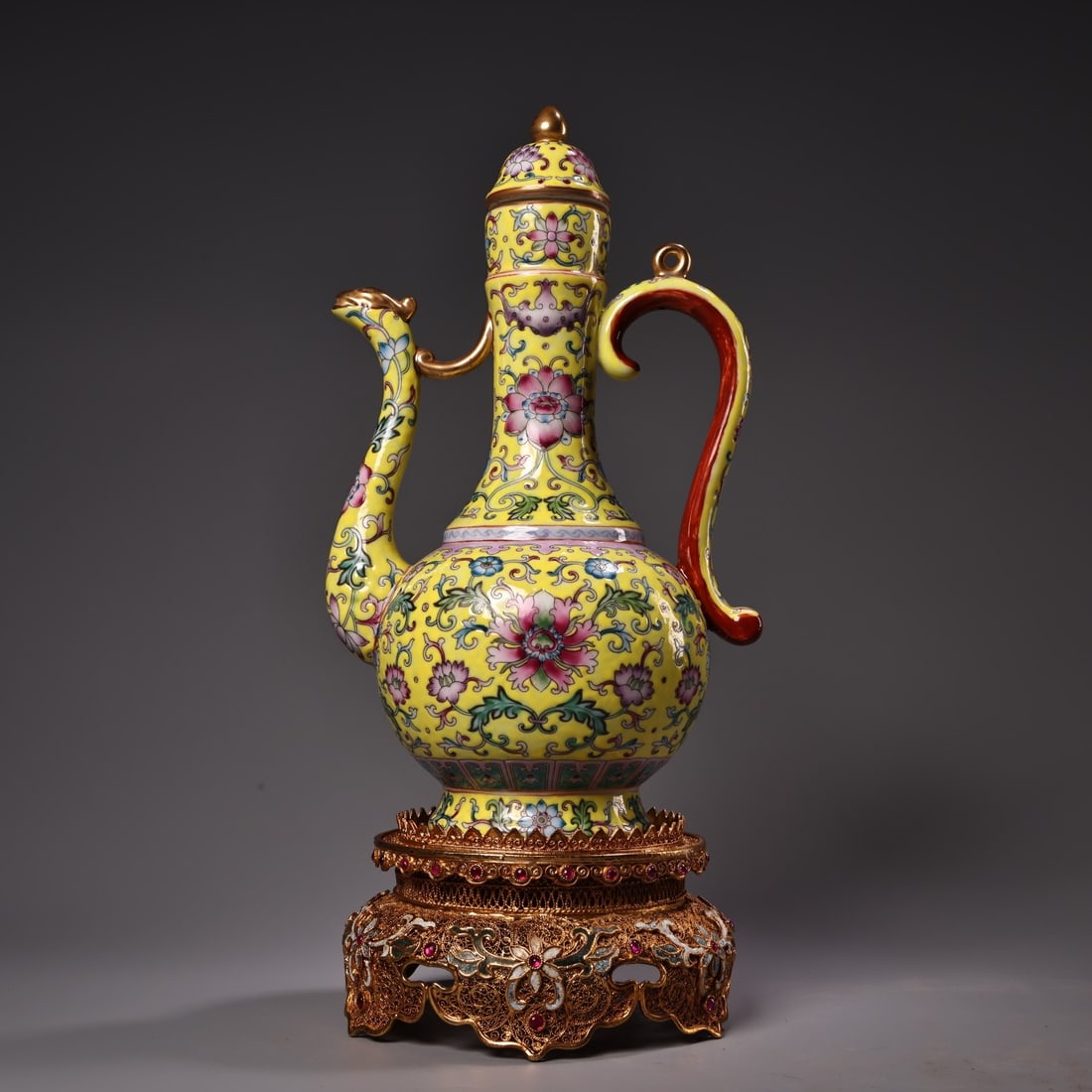 A hand-painted enamel gilt porcelain teapot from the Qing Dynasty (1 of 14)