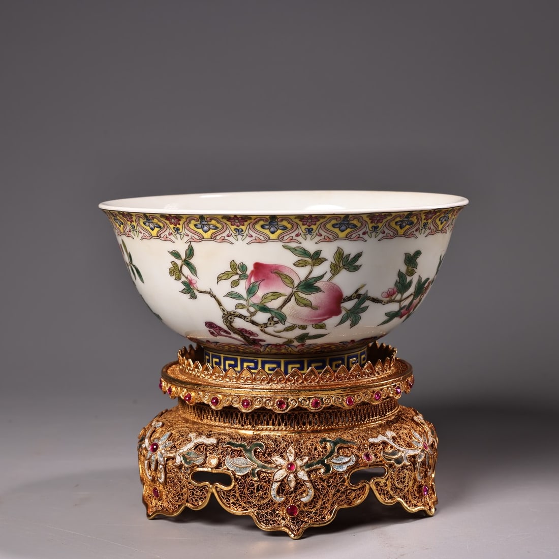 A pure hand-painted pastel porcelain bowl from the Qing Dynasty's imperial collection (1 of 11)