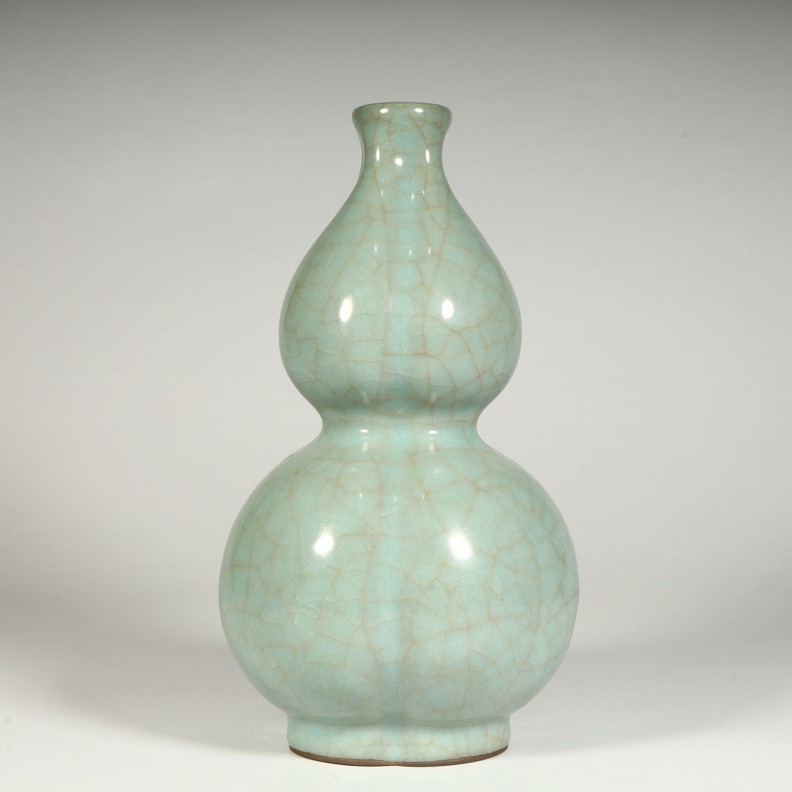 A Qing Dynasty imitation gourd bottle (1 of 9)