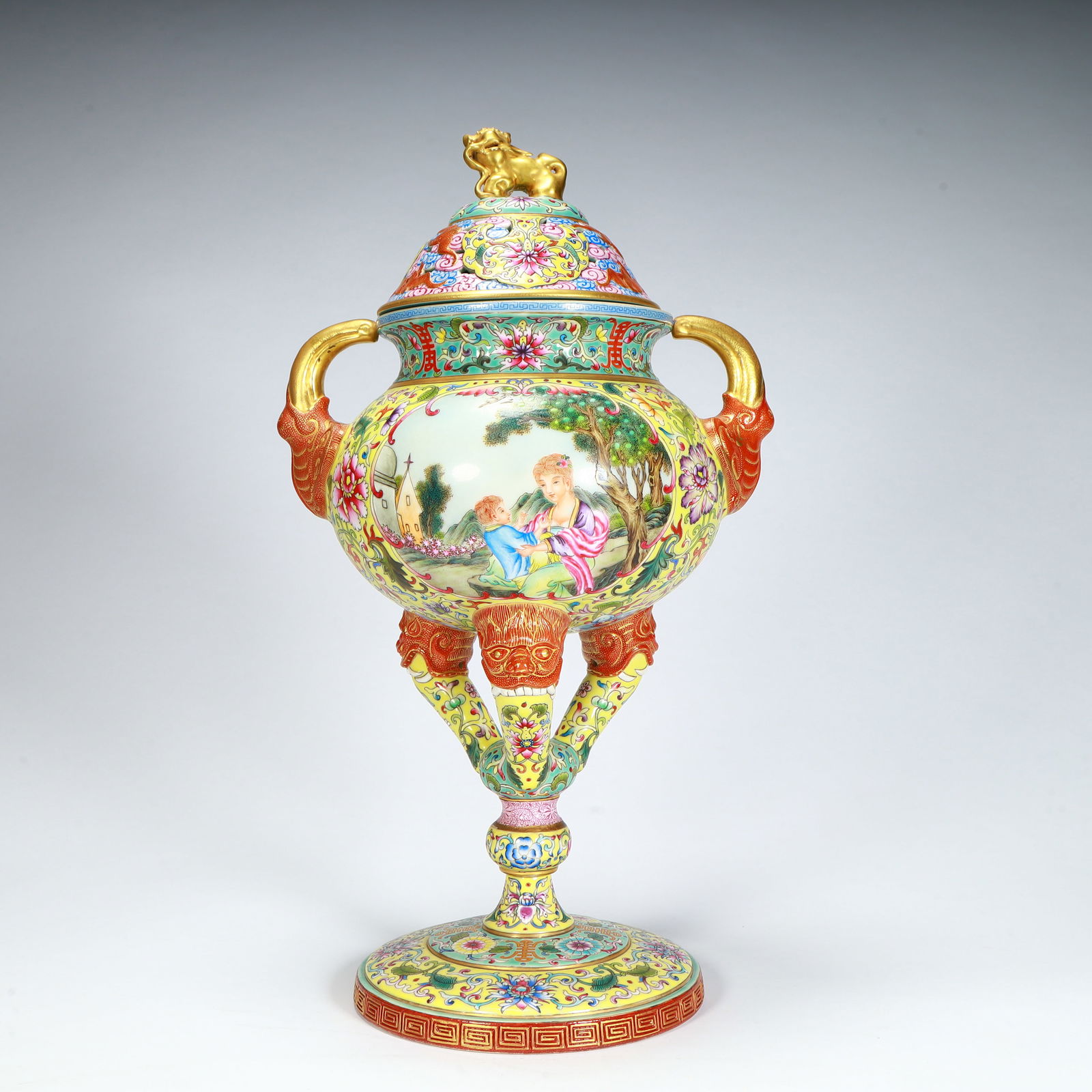 A yellow pastel consecrated Western character pattern three-legged incense of the Qing Dynasty: Qing Dynasty Qianlong model yellow pastel consecrated Western character pattern three-legged incense smoke Size:H:33cmL: 19cmW:13.5cmW:1.4kg (The Dimensions Of All Batches Are Manually Measured.If You