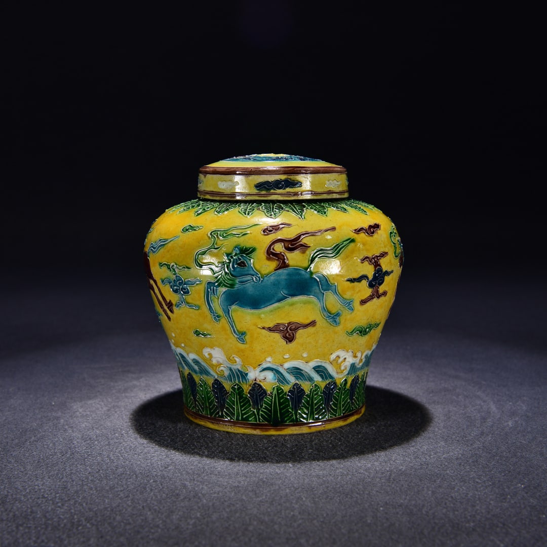 A Ming Dynasty enamel colorful drained seahorse pattern lid jar: Ming Dynasty enamel color drained powder seahorse pattern lid jar Size:H:18cmW:19cm (The Dimensions Of All Batches Are Manually Measured.If You Need More Detailed Information, Please Contact Our Custo