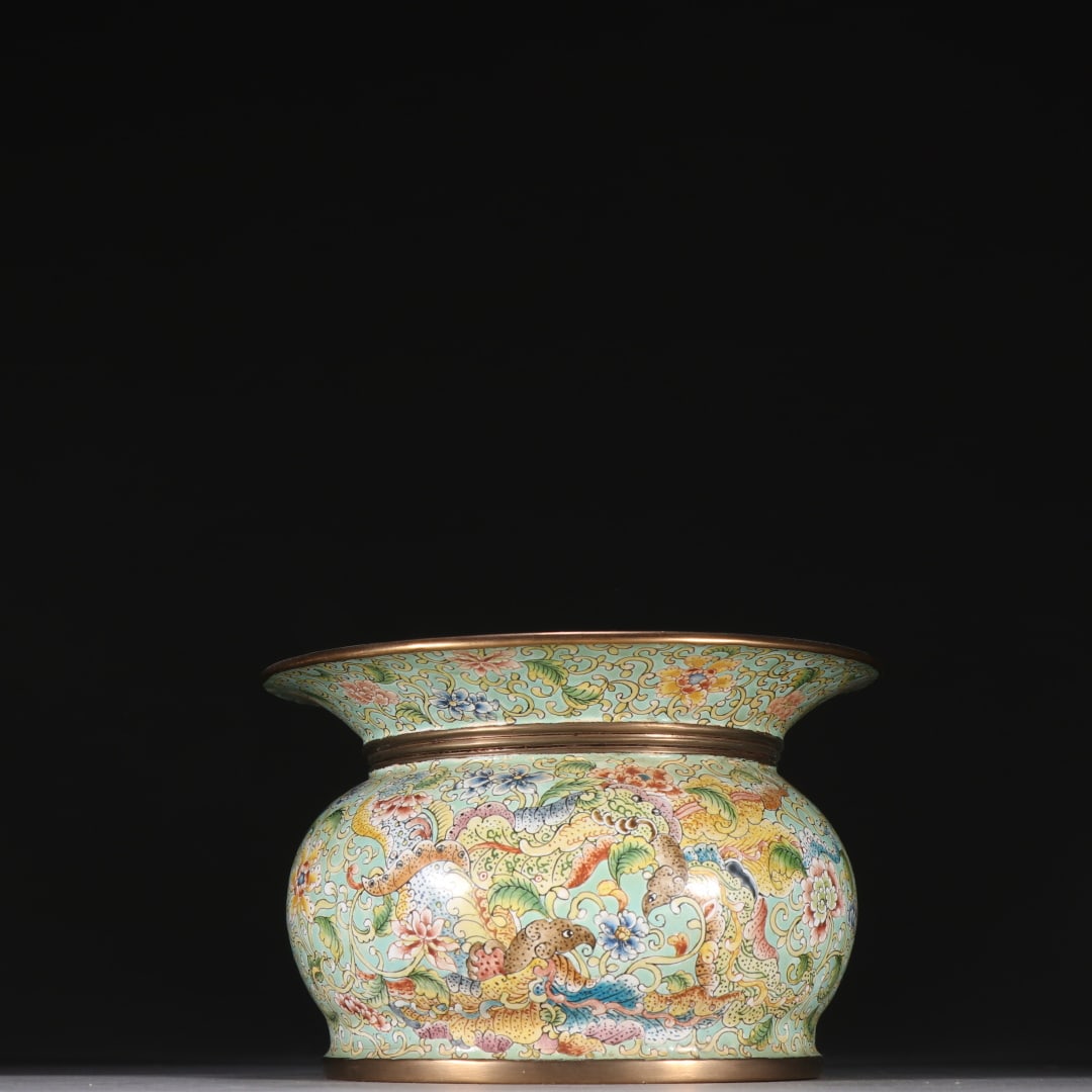 A copper tire painting of the Qing Dynasty enamel slag bucket: The copper tire painting of the Qing Dynasty is an enamel slag bucket Size:H:7.7cmW:11.5cmW:0.3281kg (The Dimensions Of All Batches Are Manually Measured.If You Need More Detailed Information, Please