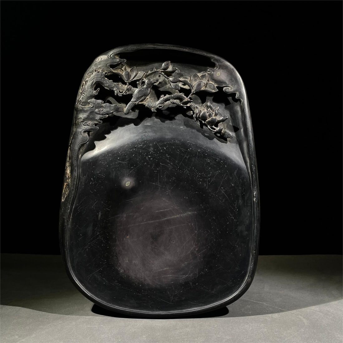 A beautiful end inkstone: Exquisite Duanyan inkstone pond magnolia flowers and birds three-dimensional carvings, fine and agile carvings, flowers, birds, birds, fragrances, natural stone eyes, jade ribbons and fire inkstones,