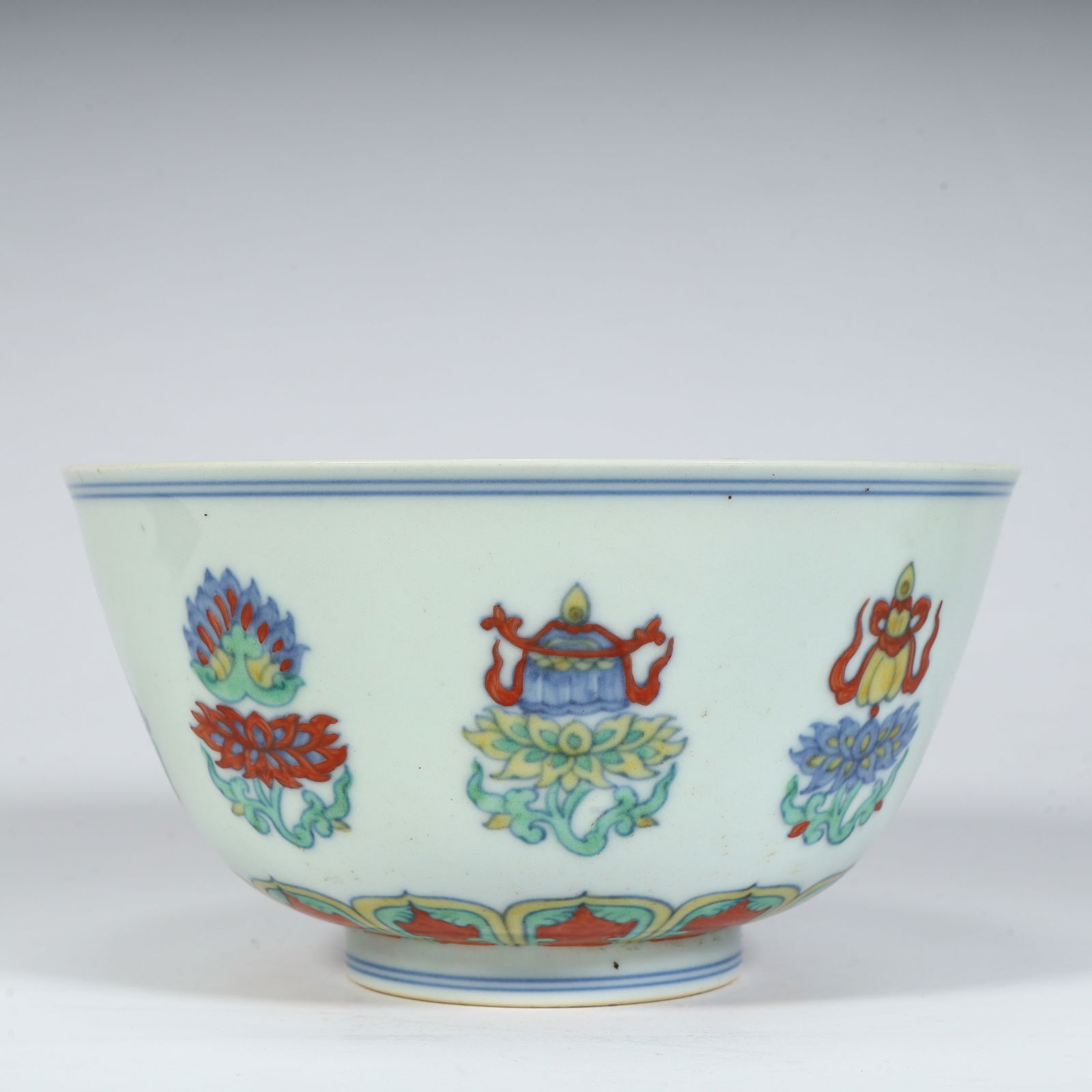 A Qing Dynasty Doucai Eight Auspicious Pattern Bowl: Qing Dynasty Doucai Eight Auspicious Pattern Bowl Size:H:9cmL: 16.5cmW:16.5cmW:322.7g (The Dimensions Of All Batches Are Manually Measured.If You Need More Detailed Information, Please Contact Our Cus