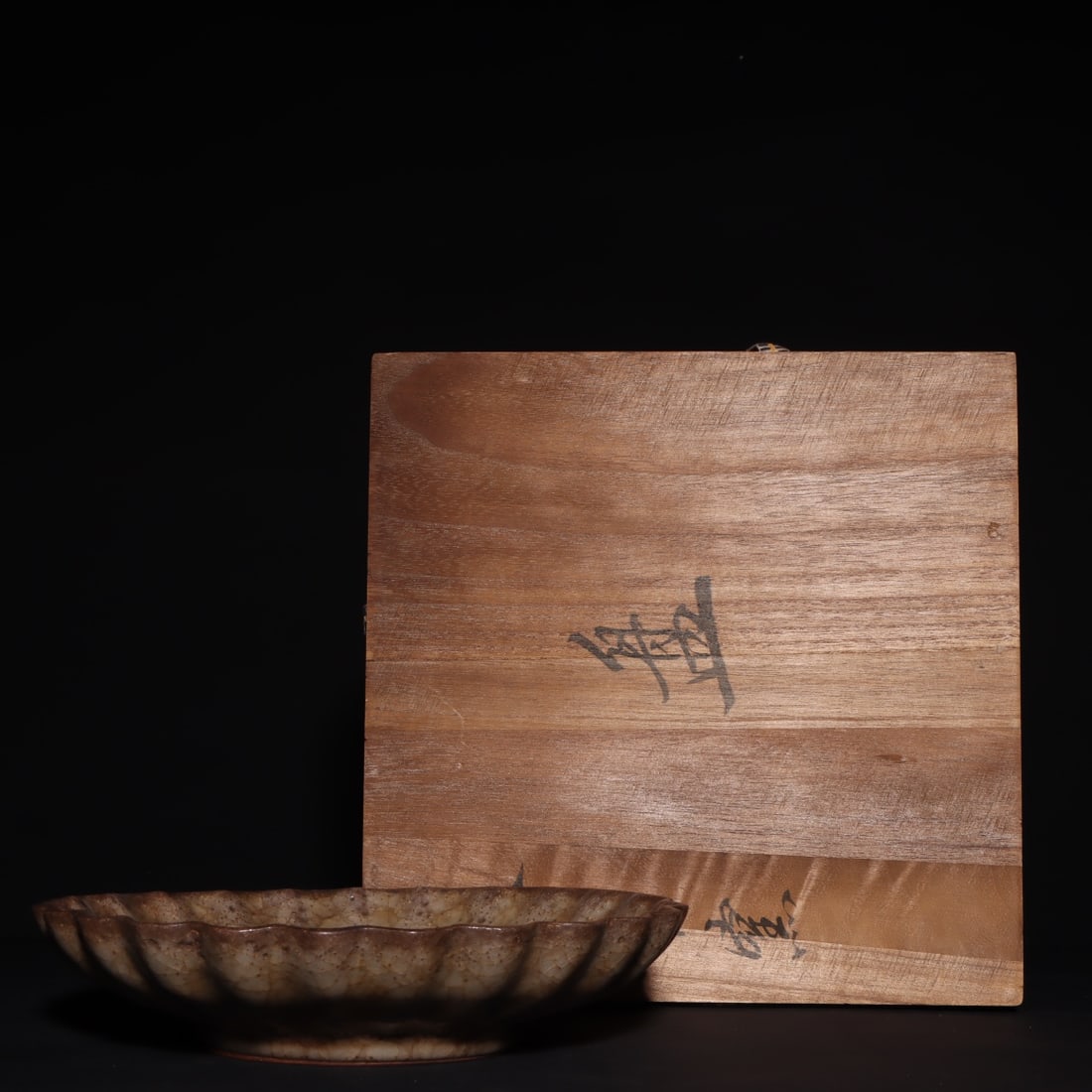 An Exquisite Guan yao Plate: An Exquisite Guan yao Plate Song Dynasty, China Size:4.7cmx23.3cm (The Dimensions Of All Batches Are Manually Measured.If You Need More Detailed Information, Please Contact Our Customer Service Before