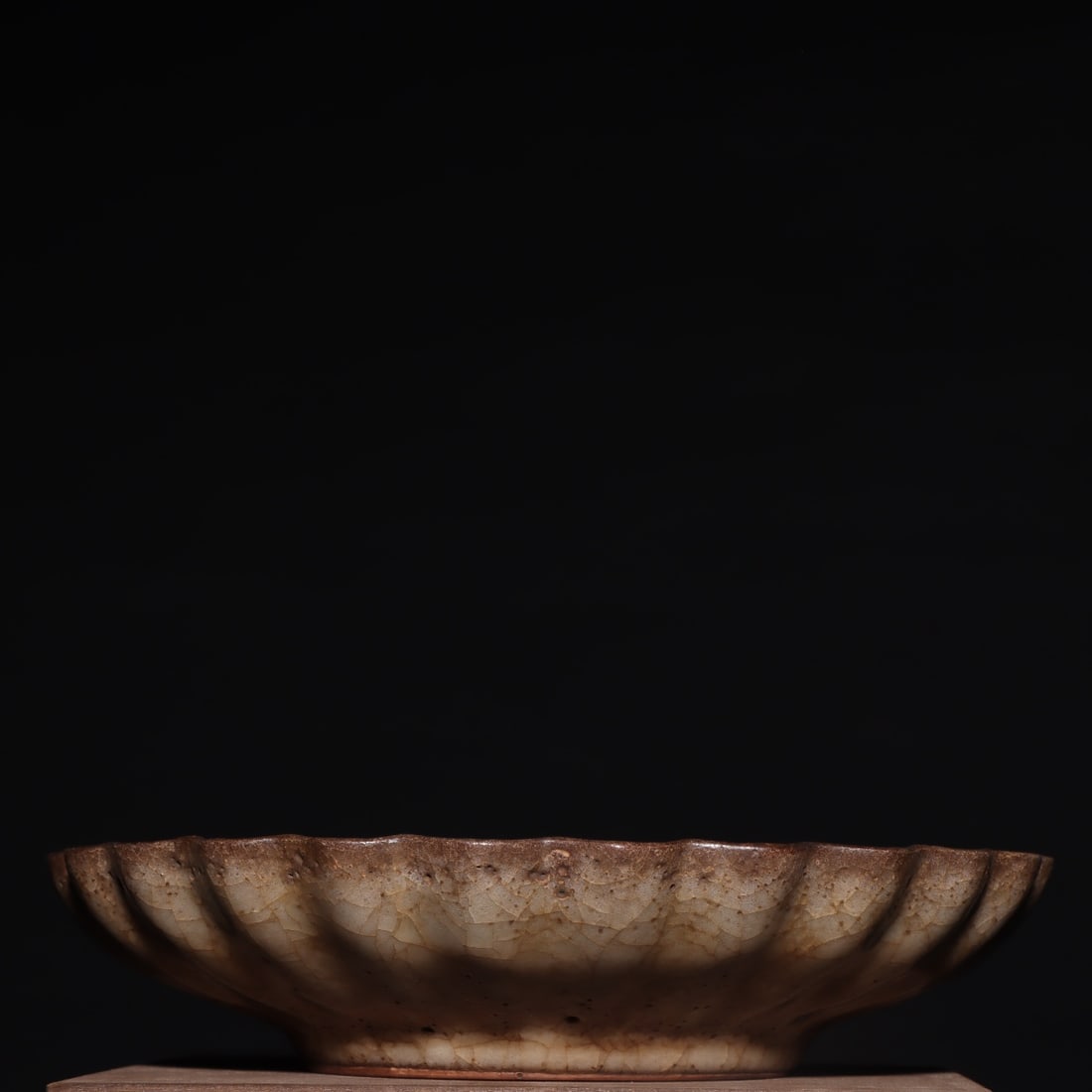 An Exquisite Guan yao Plate - 2