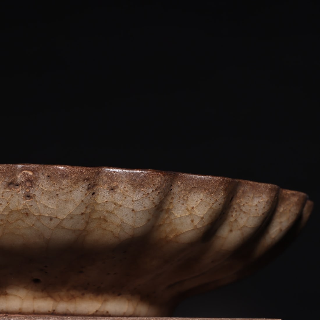 An Exquisite Guan yao Plate - 3