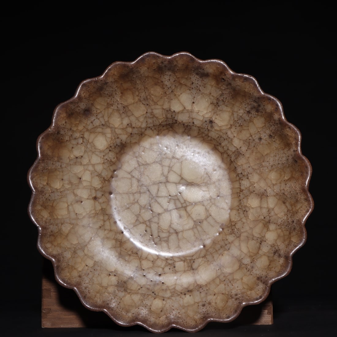 An Exquisite Guan yao Plate - 4