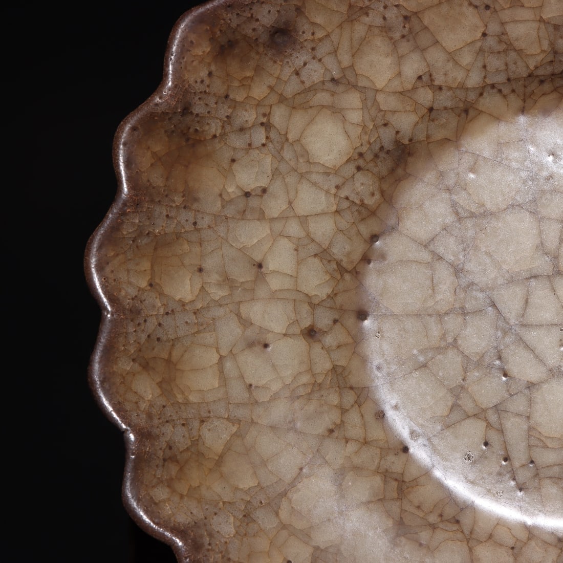 An Exquisite Guan yao Plate - 6