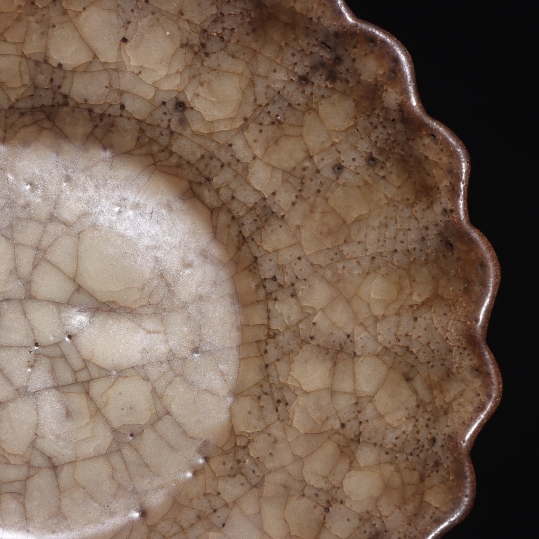 An Exquisite Guan yao Plate - 7