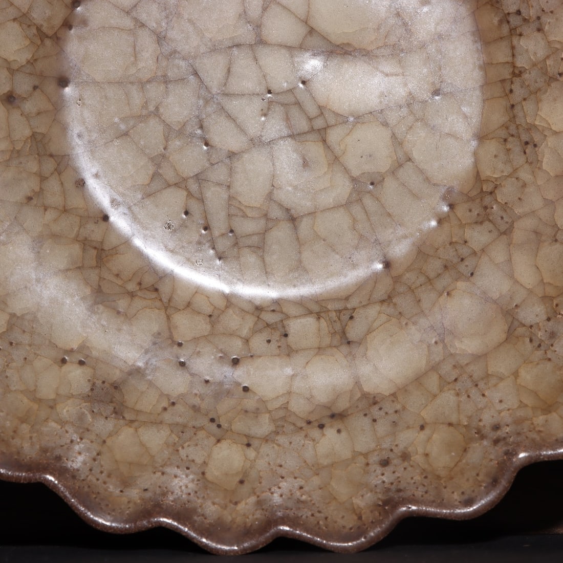 An Exquisite Guan yao Plate - 8