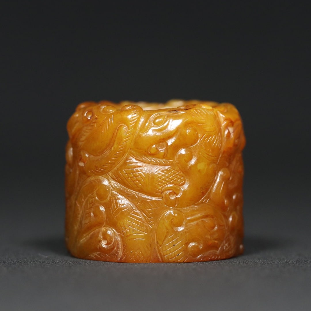 An Exquisite White Jade Dragon Pattern Ring - 2