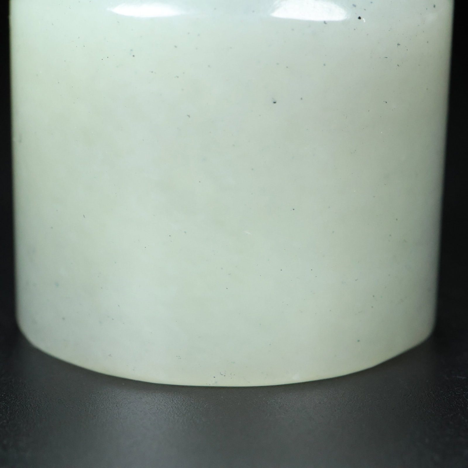 An Exquisite White Jade Ring - 7