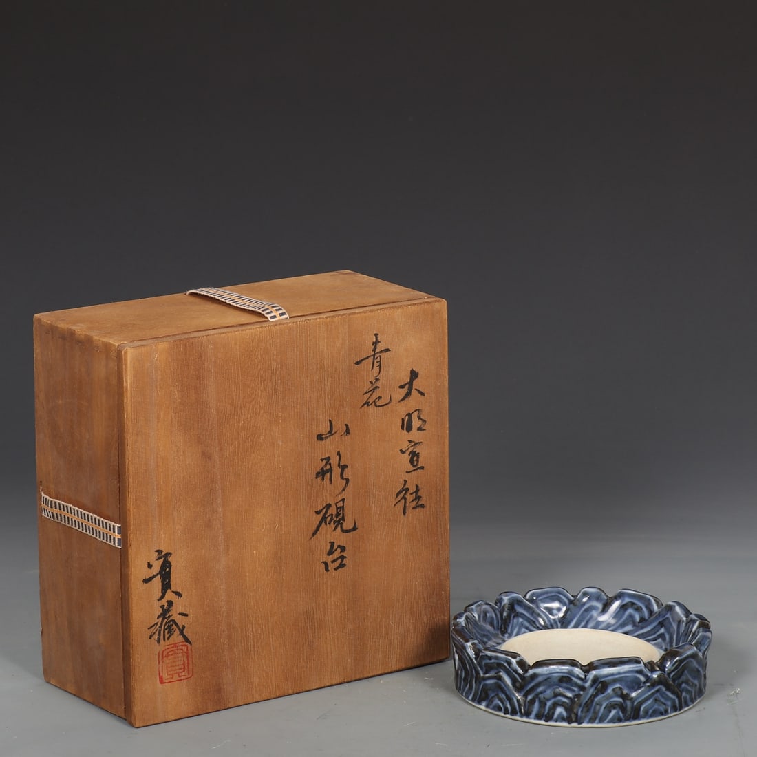 An Exquisite Blue and White Inkstone: An Exquisite Blue and White Inkstone Ming Dynasty, China Xuande Six-character Mark Size:3.7cmx14cm (The Dimensions Of All Batches Are Manually Measured.If You Need More Detailed Information,