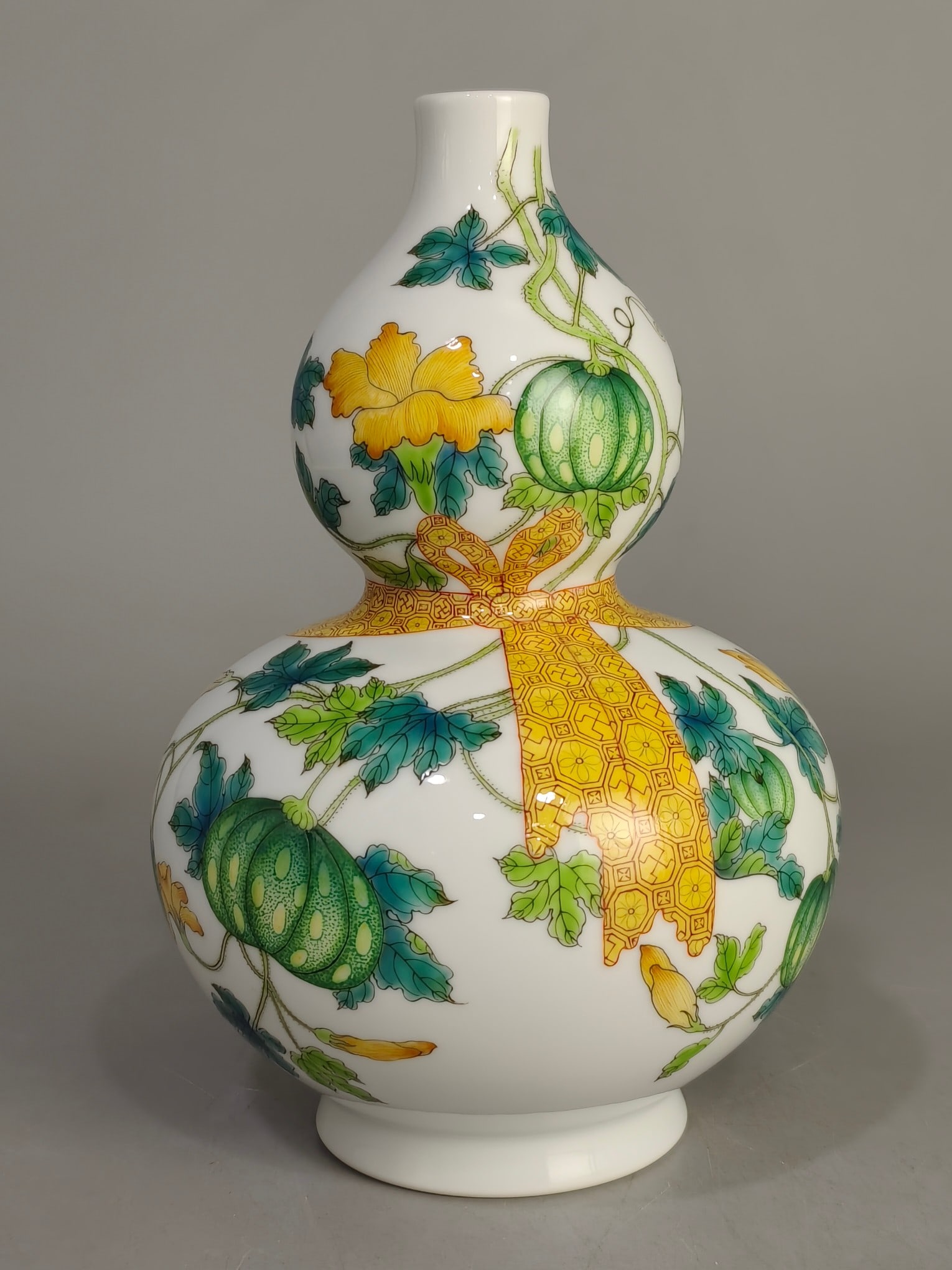 An Exquisite Enamel Flower and Fruit Pattern Gourd-Shaped Vase: An Exquisite Enamel Flower and Fruit Pattern Gourd-Shaped Vase Qing Dynasty, China Qianlong Four-character Mark Size:21.5cmx16cm (The Dimensions Of All Batches Are Manually Measured.If You Need More D