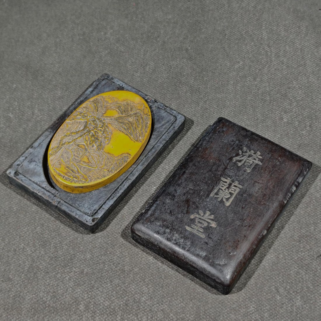 An Exquisite Landscape Pattern with poem Inkstone: An Exquisite Landscape Pattern with poem Inkstone Yi lanshi Size:10.5cmx7cmx2.8cm Weight:70g (The Dimensions Of All Batches Are Manually Measured.If You Need More Detailed Information, Please Contact