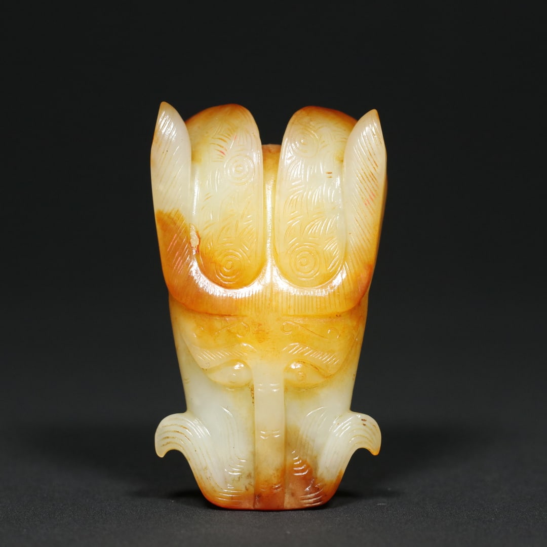 An Exquisite White Jade Pendant: An Exquisite White Jade Pendant Qing Dynasty, China Size:7.3cmx4.2cmx2.2cm Weight:98.2g (The Dimensions Of All Batches Are Manually Measured.If You Need More Detailed Information, Please Contact