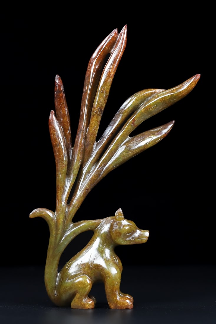 An Exquisite White Jade Fox Ornament: An Exquisite White Jade Fox Ornament Han Dynasty, China Size:18.9cmx10cmx3.5cm Weight:224.5g (The Dimensions Of All Batches Are Manually Measured.If You Need More Detailed Information, Please