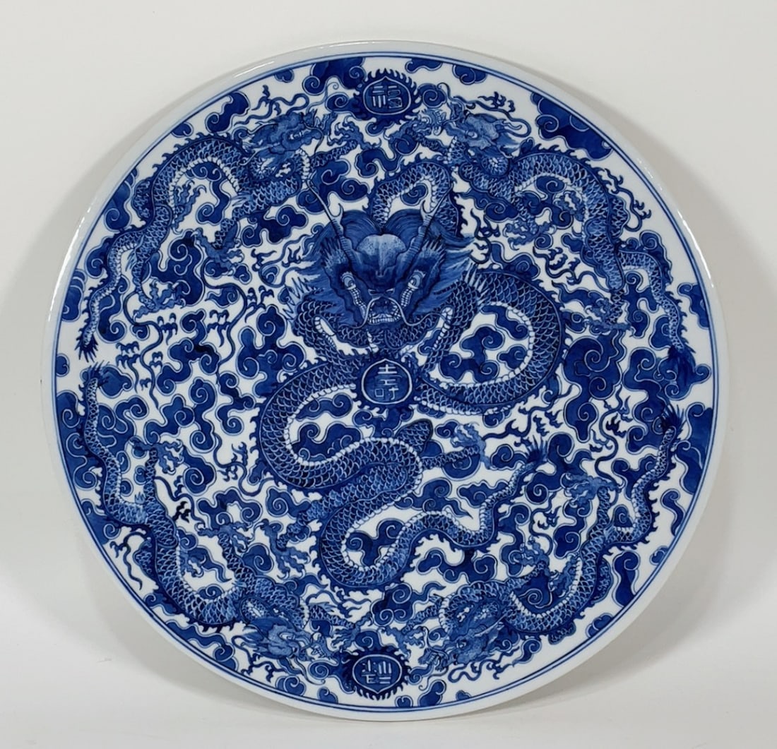 An Exquisite Blue and White Dragon Pattern Ornament: An Exquisite Blue and White Dragon Pattern Ornament Qing Dynasty, China Size:30cm (The Dimensions Of All Batches Are Manually Measured.If You Need More Detailed Information, Please Contact Our