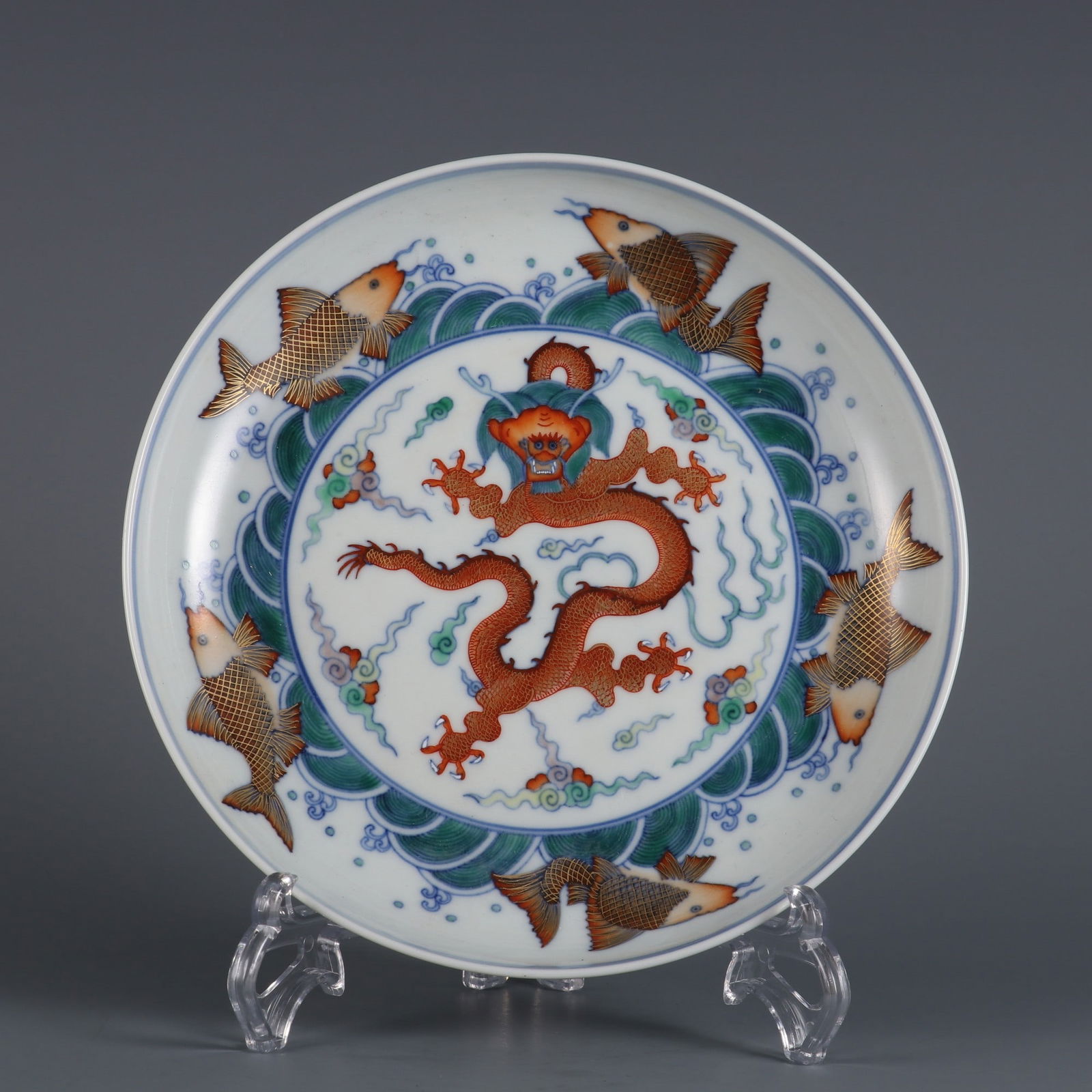 An Exquisite Doucai Painted Gold Seawater Pattern Dragon Pattern Plate (1 of 9)