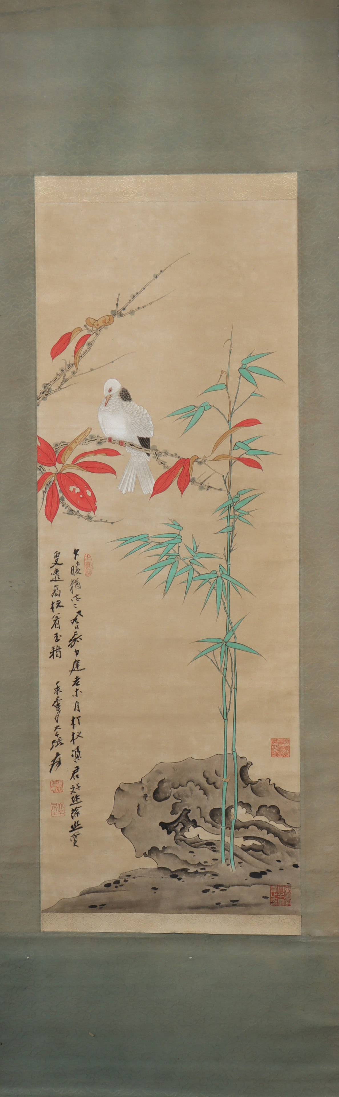 A Chinese Vertical Scroll Ink Painting of Flower and Bird on Paper: A Chinese Vertical Scroll Ink Painting of Flower and Bird on Paper Zhang daqian Size:90cmx33cm (The Dimensions Of All Batches Are Manually Measured.If You Need More Detailed Information, Please