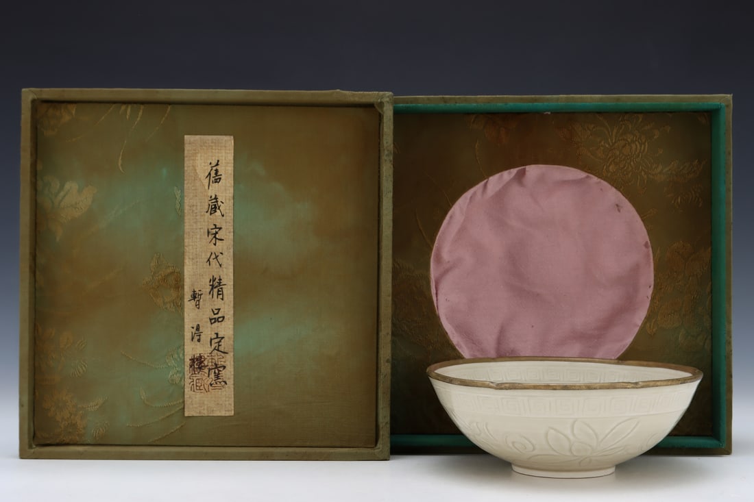 An Exquisite Ding yao Flower Pattern Brush Washer: An Exquisite Ding yao Flower Pattern Brush Washer Song Dynasty, China Size:5.8cmx16cm (The Dimensions Of All Batches Are Manually Measured.If You Need More Detailed Information, Please Contact Our Cus