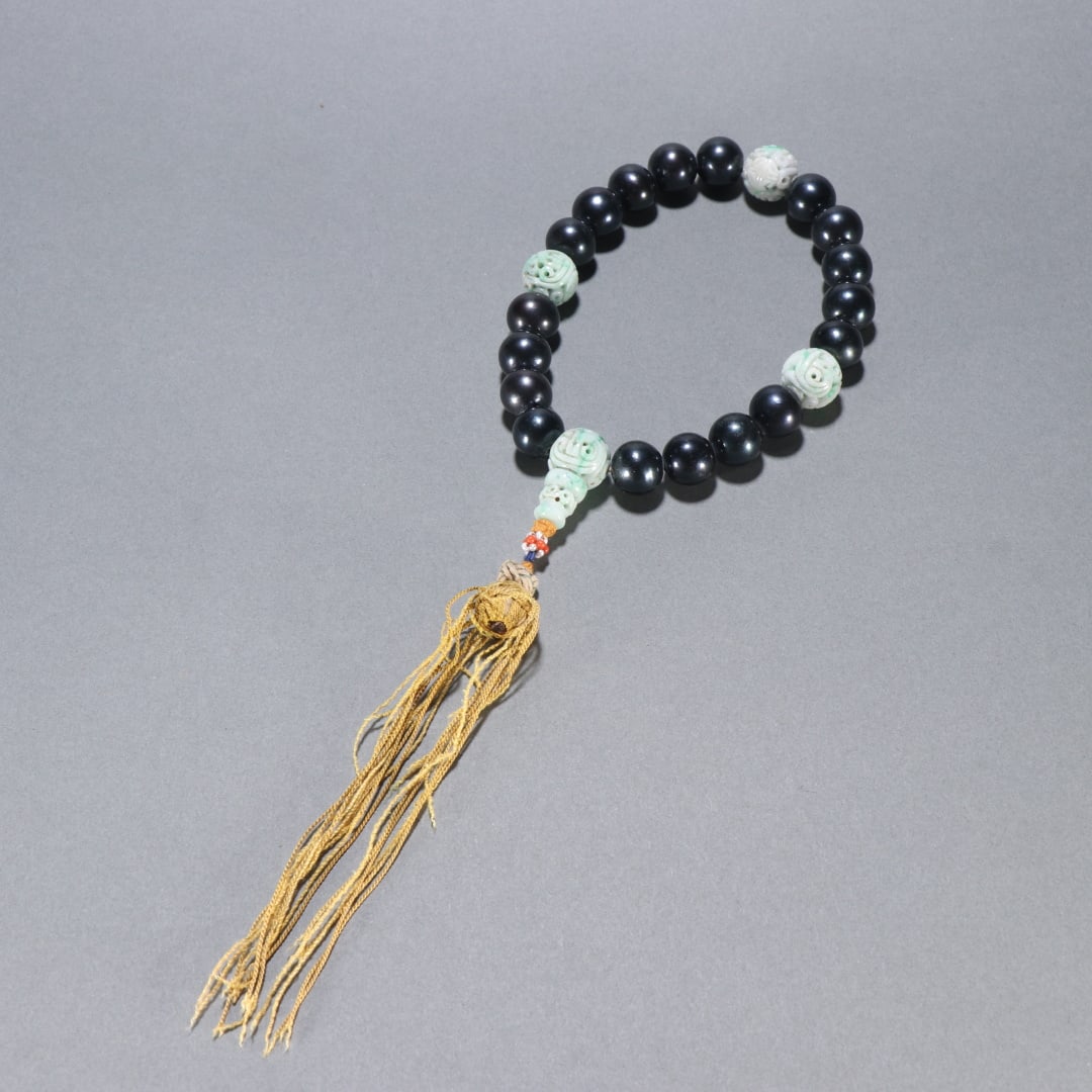 An Exquisite Black Pearl Bracelets: An Exquisite Black Pearl Bracelets Qing Dynasty, China Size:1.3cm Weight:80g (The Dimensions Of All Batches Are Manually Measured.If You Need More Detailed Information, Please Contact Our Customer Ser