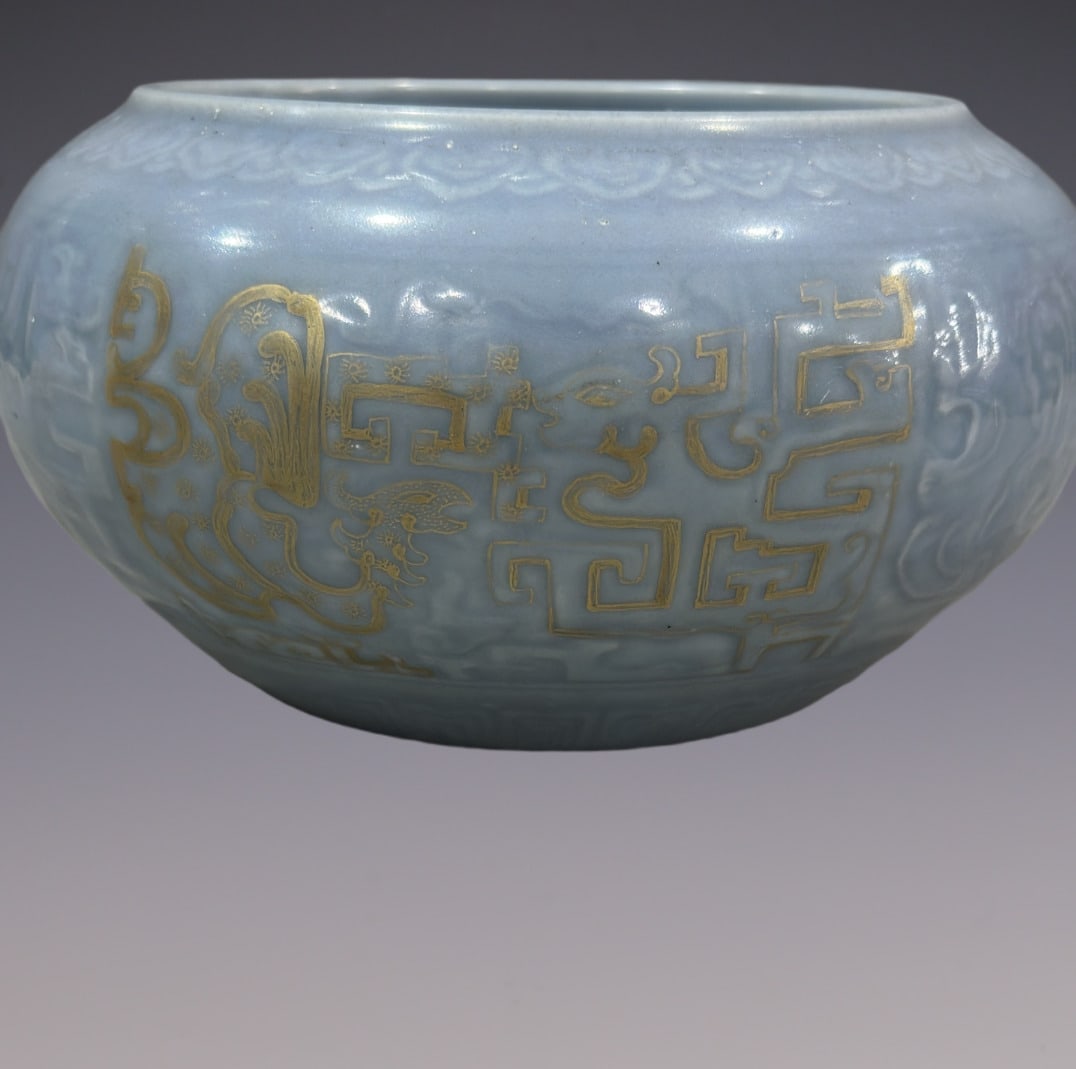 An Exquisite Sky Blue Glazed Painted Gold Dragon Pattern Brush Washer: An Exquisite Sky Blue Glazed Painted Gold Dragon Pattern Brush Washer Ming Dynasty, China Size:13.5cmx18.5cm (The Dimensions Of All Batches Are Manually Measured.If You Need More Detailed Information,