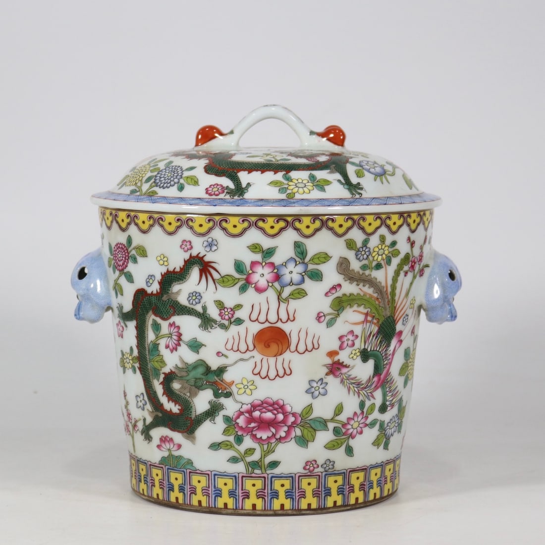 An Exquisite Famille-Rose Dragon and Phoenix Pattern Flower Pattern Double-Ears Jar: An Exquisite Famille-Rose Dragon and Phoenix Pattern Flower Pattern Double-Ears Jar Qing Dynasty, China Tongzhi Six-character Mark Size:23.5cmx20cm (The Dimensions Of All Batches Are Manually Measured