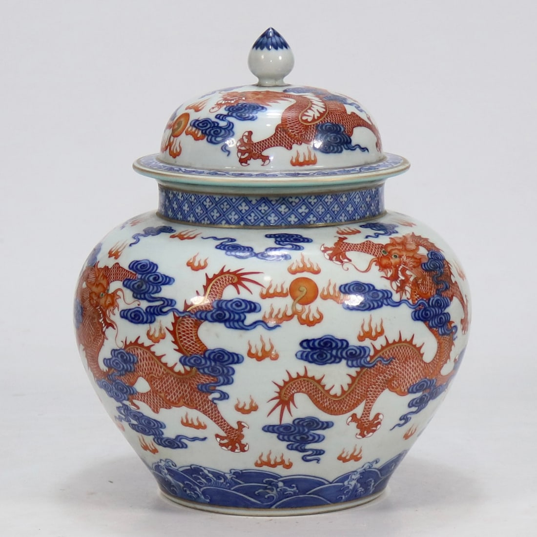 An Exquisite Doucai Seawater Pattern Dragon Pattern Jar: An Exquisite Doucai Seawater Pattern Dragon Pattern Jar Qing Dynasty, China Qianlong Six-character Mark Size:24.5cmx12cm (The Dimensions Of All Batches Are Manually Measured.If You Need More Detailed