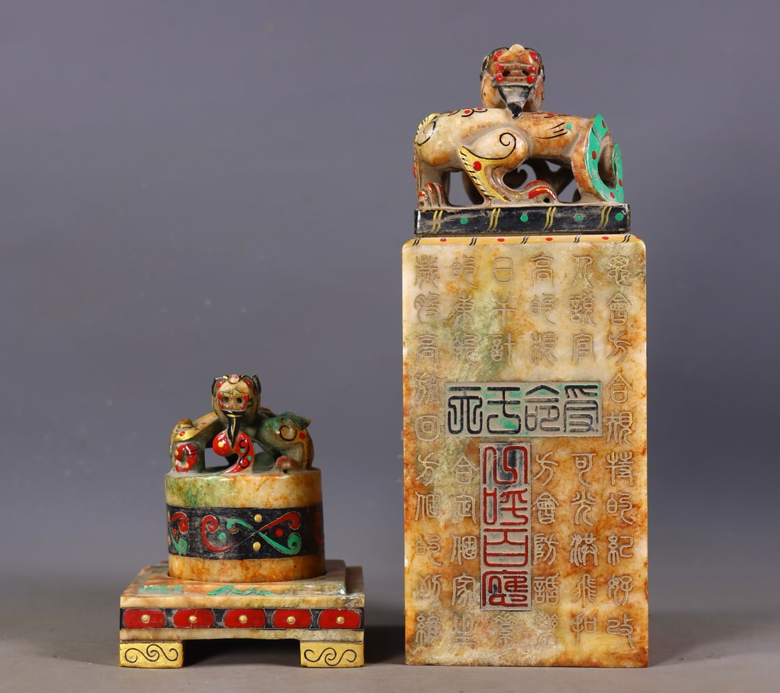 A Set of Fine White Jade Gilt Painted Color Auspicious Beast Seal: A Set of Fine White Jade Gilt Painted Color Auspicious Beast Seal Qing Dynasty, China Size:26cm9cmx9cm Size:8cmx6cm Weight:4405g (The Dimensions Of All Batches Are Manually Measured.If You Need