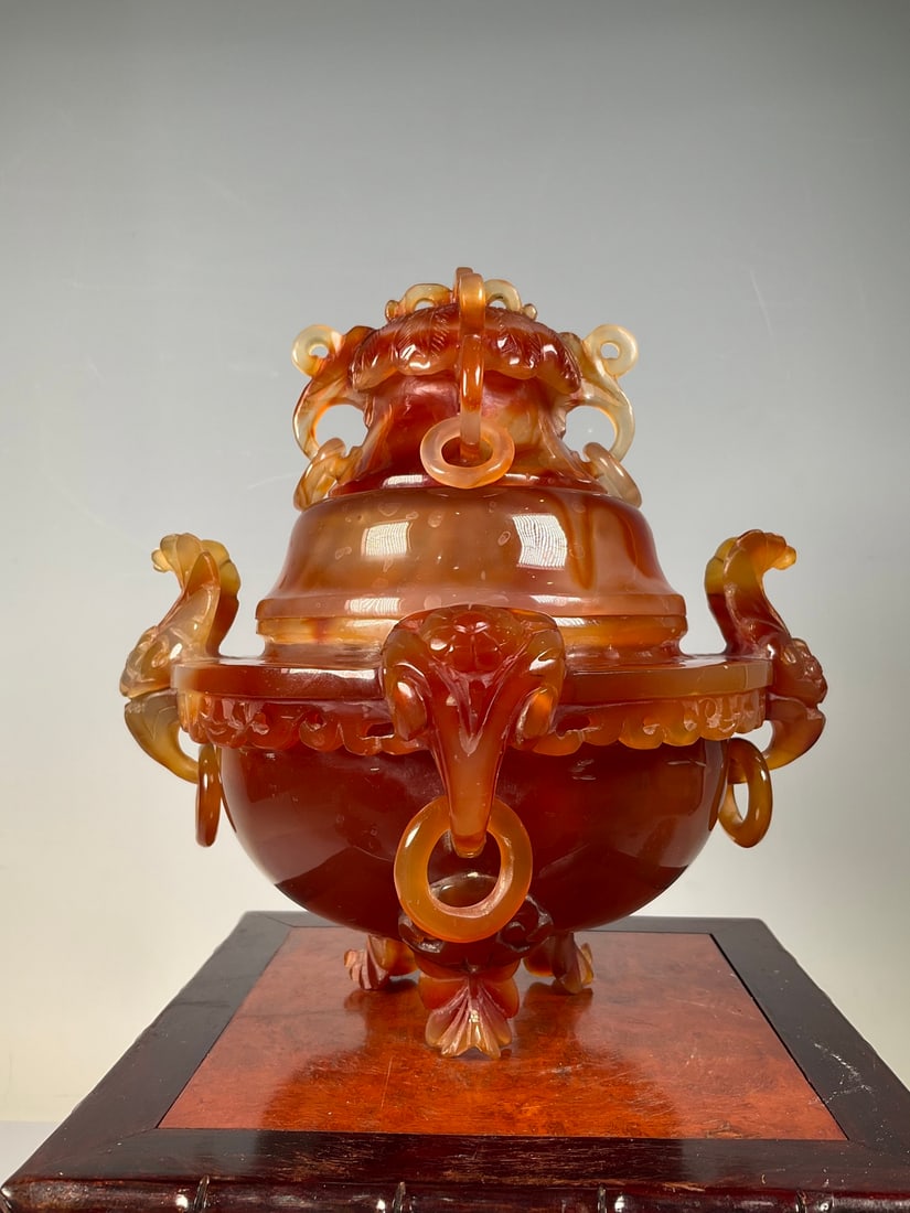 An Exquisite Agate Tripod Censer: An Exquisite Agate Tripod Censer Qing Dynasty, China Size:19cmx17cm Weight:1340g (The Dimensions Of All Batches Are Manually Measured.If You Need More Detailed Information, Please Contact Our